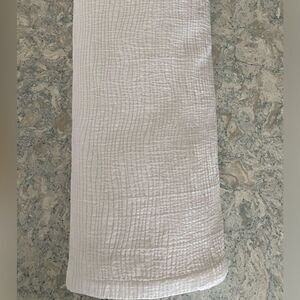 Robert Allen White Queen Size Bed Coverlet
